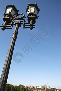 旧莫斯科火炬玻璃文塔历史剪影铸铁蓝色灯光乐器绿色天空背景图片