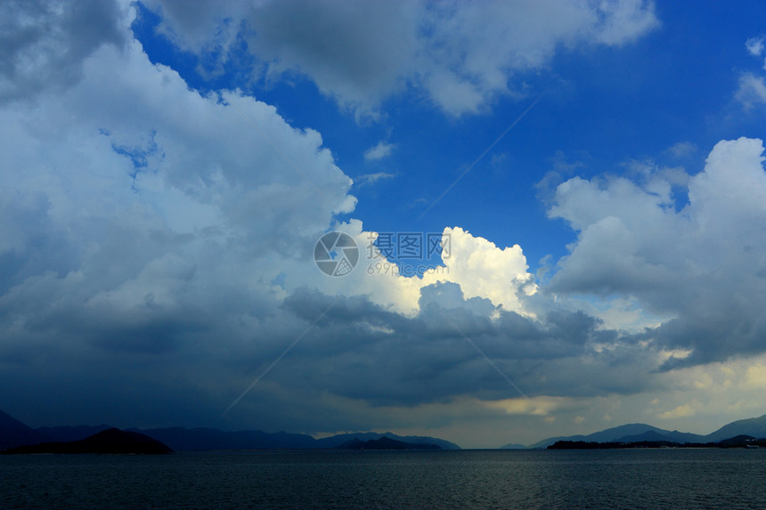 暴风雨过后 蓝天多云积雨太阳环境阳光季节天气天堂气氛云景天空图片