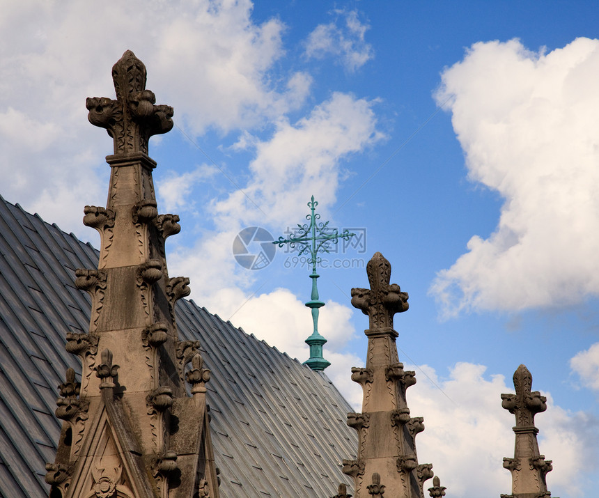 教堂屋顶外部雕刻物建筑尖塔首都信仰地标旅行建筑学历史崇拜绿色图片