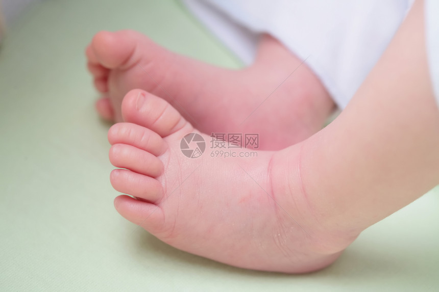 婴儿脚新生白色皮肤孩子们脚跟手指童年一部分玫瑰孩子图片