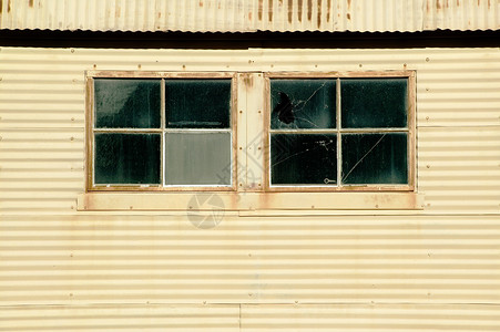 Mteal大楼的视窗窗户窗格金属建筑工业裂缝玻璃瓦楞背景图片
