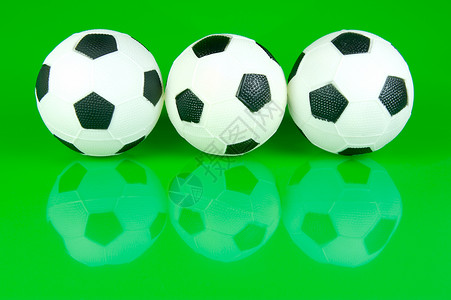 足球球孩子孩子们白色绿色玩具沥青运动游戏背景图片