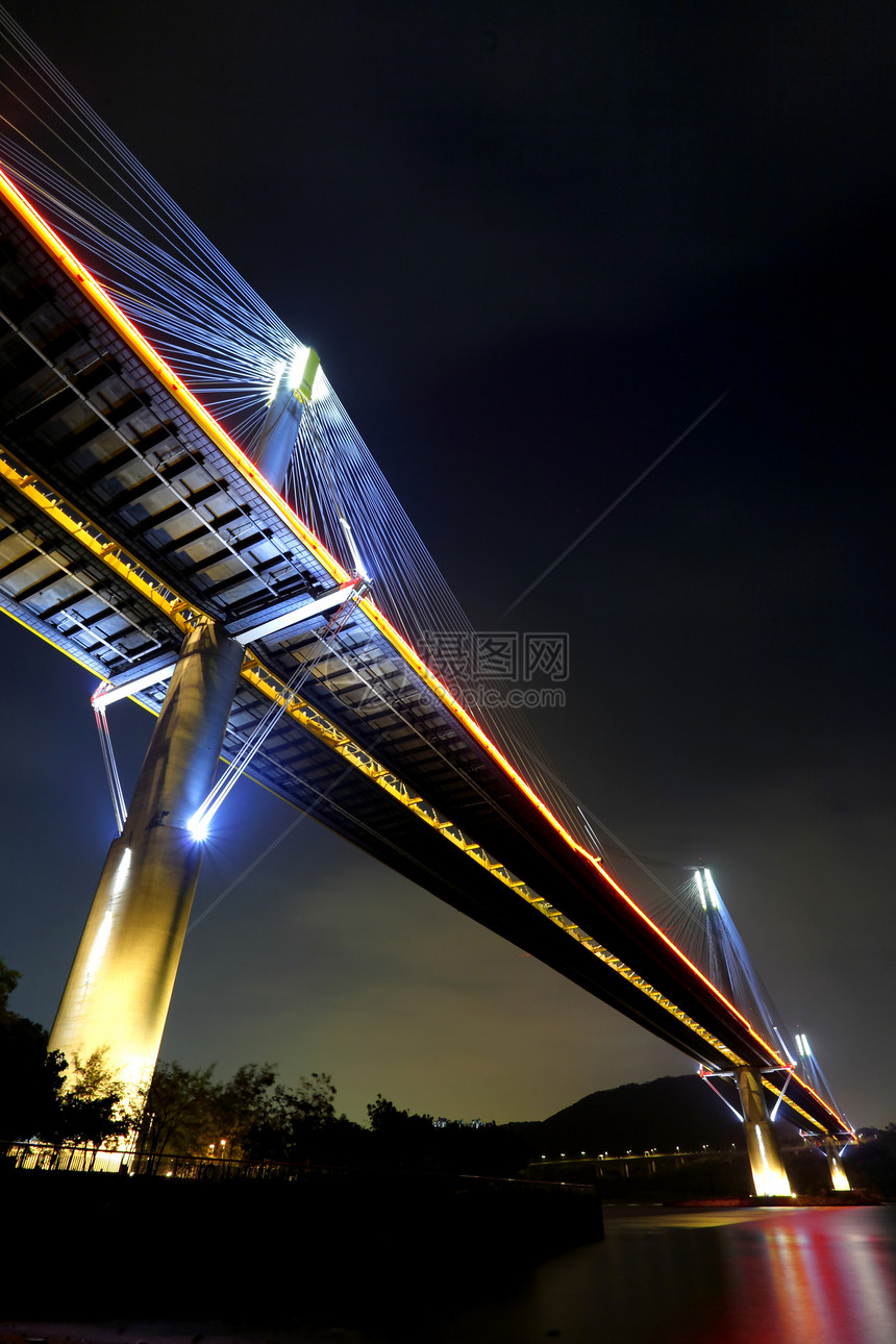 香港之夜 廷九桥建筑城市天际运输黑色游客金属金融旅行电缆图片