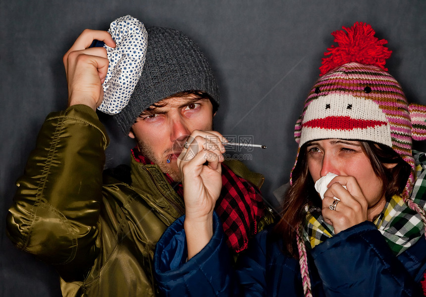 生病的夫妇妻子病菌温度温度计寒冷丈夫女士针织传染性夫妻图片