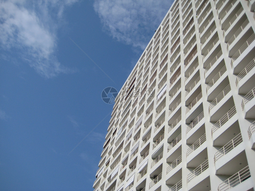 高楼建筑蓝色天空图片
