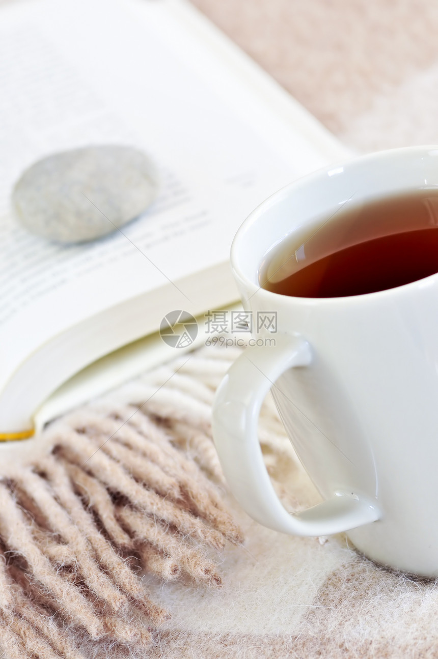 以茶叶轻松阅读羊驼石头时间茶碗羊毛边缘褐色安详休息饮料图片