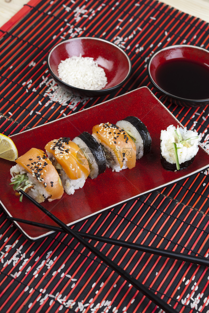 寿司饮食食物海鲜健康饮食筷子文化生活方式美食熟鱼海藻图片