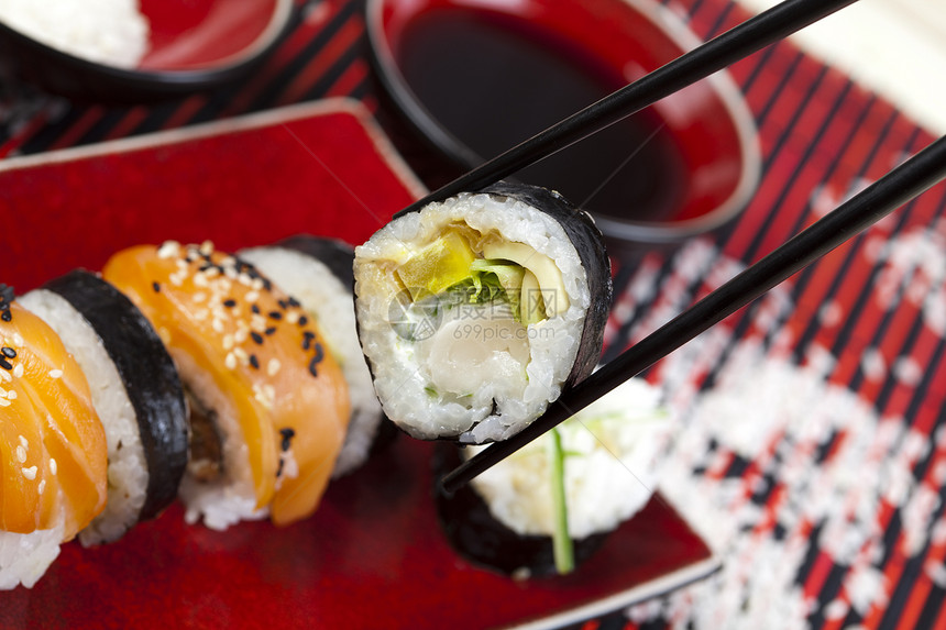 寿司和筷子食物健康饮食文化美食海藻海鲜饮食熟鱼生活方式图片
