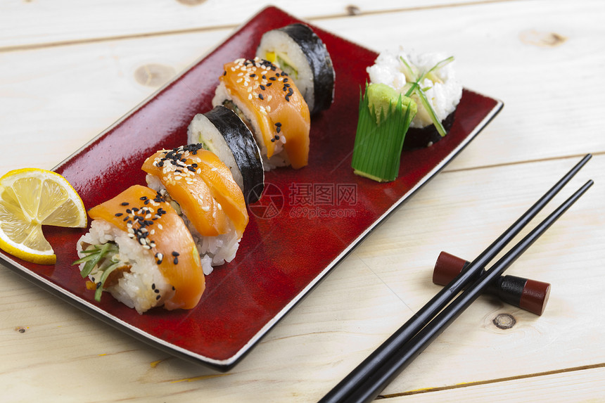寿司和筷子饮食美食健康饮食海藻食物生活方式海鲜熟鱼文化图片