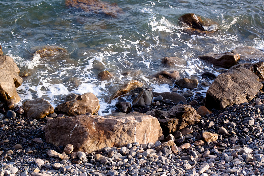 海洋中的石头水平棕色海浪海景岩石荒野矿物墙纸海岸蓝色图片