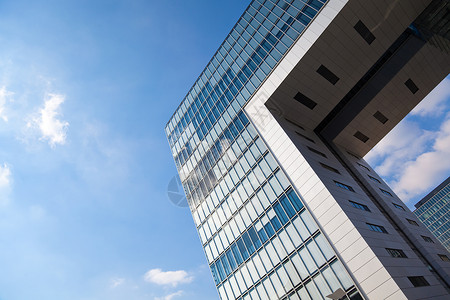 科隆的现代建筑白色摩天大楼窗户高科技景观高楼地标金属城市蓝色背景图片