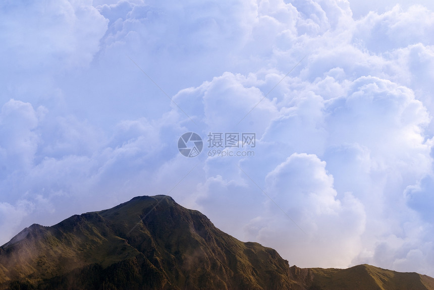 云多云黄色高山标题蓝色勇气兴趣风景图片