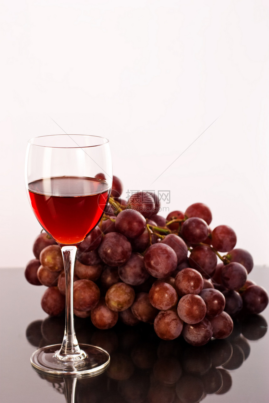 红红葡萄酒酒杯红色玻璃产品水果图片