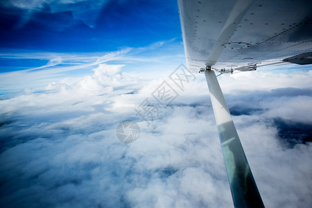 小型飞机机翼背景图片