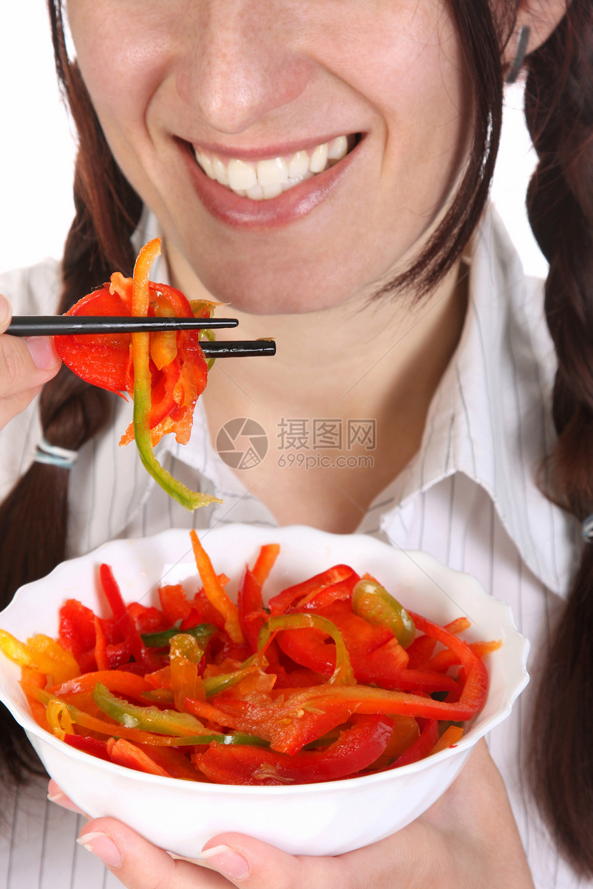美丽的女人用筷子吃饭女性女士胡椒美食白色午餐食物工作室女孩饮食图片