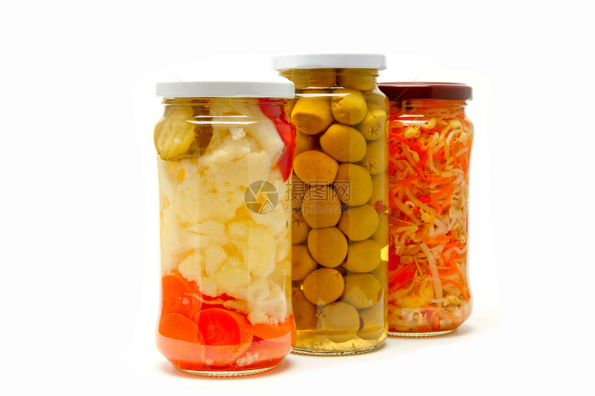 玻璃罐 在白色的背面隔绝了含加盐蔬菜的玻璃罐橙子南瓜食物玉米壁球黄瓜耳朵豆类扇贝扁豆图片