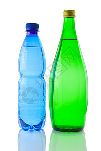 液体反映反映白色背景的矿泉水瓶装罐水合物补水反射饮食瓶装食物吞咽飞沫液体保湿背景