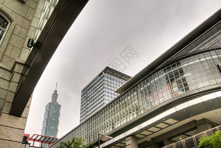 现代建筑物民众构造玻璃城市建造建筑学商业场景景观柱子背景图片