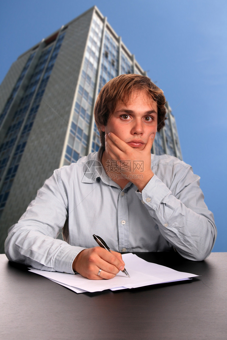 商业商签署合同文书商务工作人士桌子写作商业图片