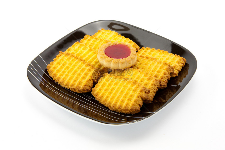 在白背景中孤立的盘子上的 cookie饼干黄色制品食物小吃脆皮面包糕点陶瓷美食图片