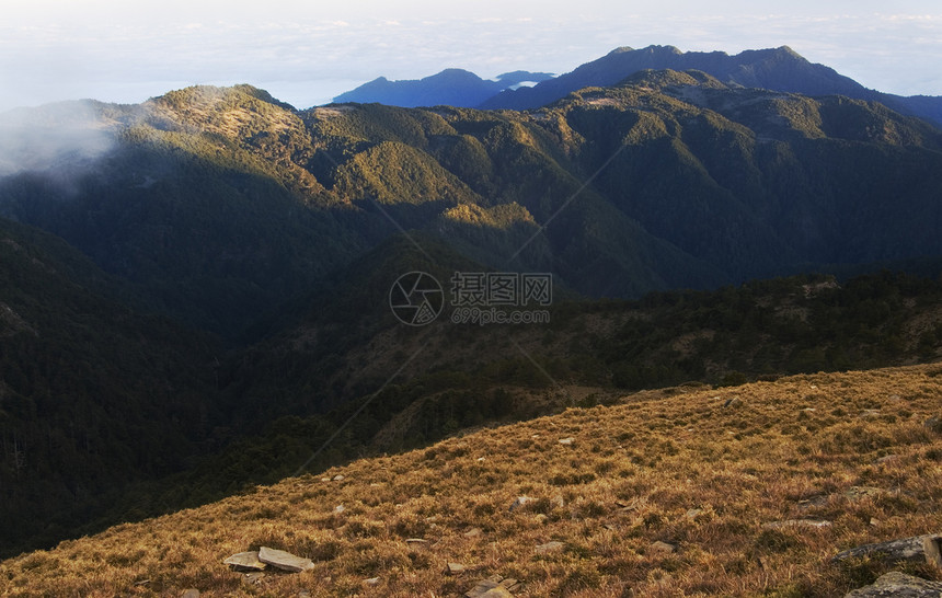 日落山绿色橙子高山兴趣风景黄色草原图片