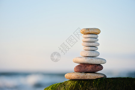 上午亮光平衡鹅卵石创造力石头巨石阳光沉思冥想命令海滩背景图片