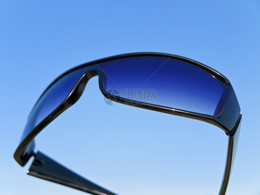 太阳眼镜玻璃天空镜片太阳镜阳光蓝色图片