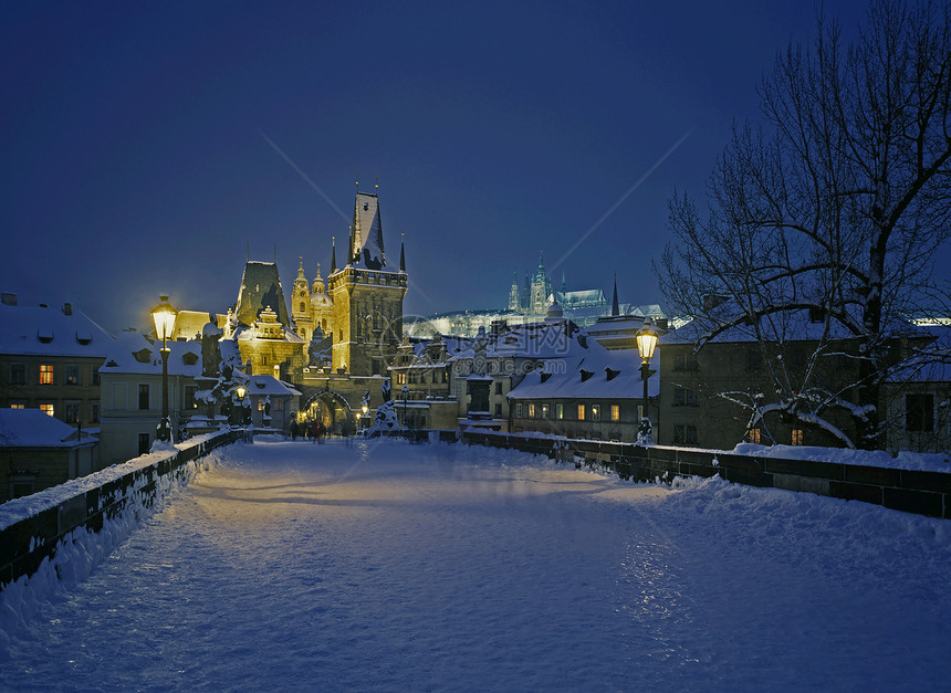 布拉格夜间游客城堡大教堂水平风景旅行世界照明图片
