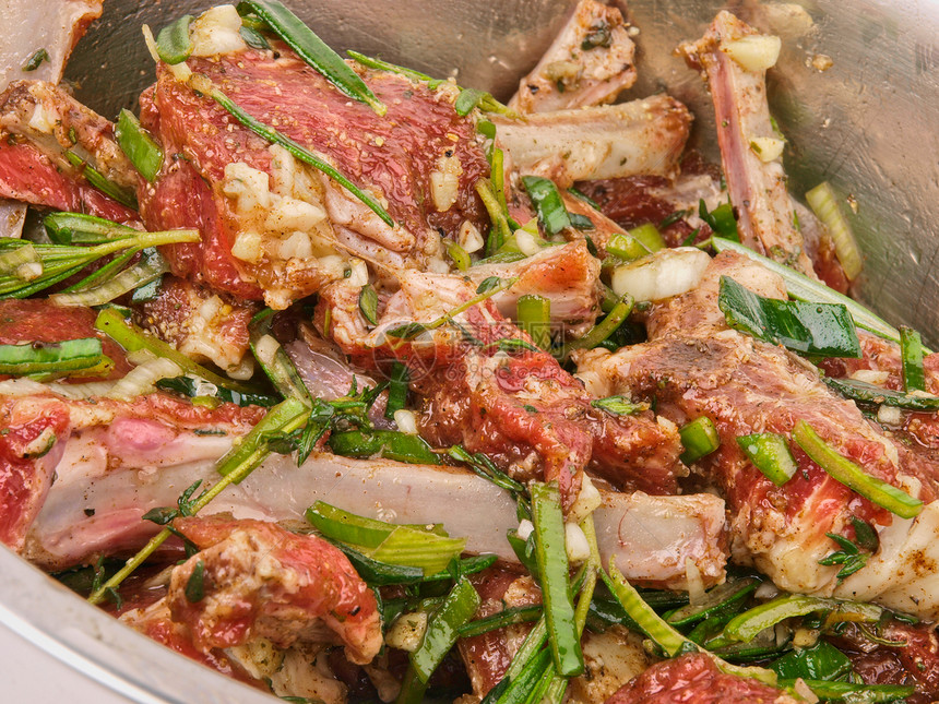 草药灭鼠羊肉烹饪美食盘子蔬菜洋葱餐厅烧烤胡椒午餐图片