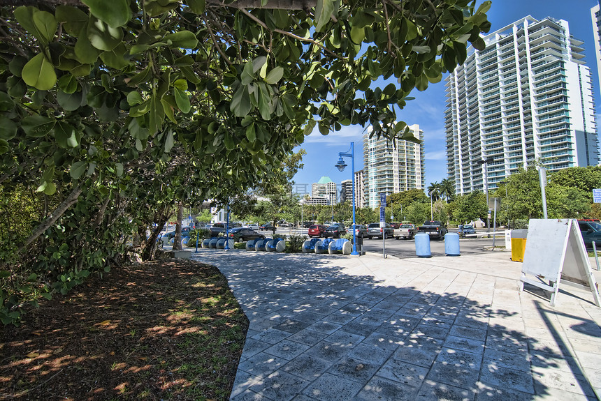 佛罗里达州迈阿密街道外观建筑结构建筑学天空住宅区公寓城市生活街道场景图片