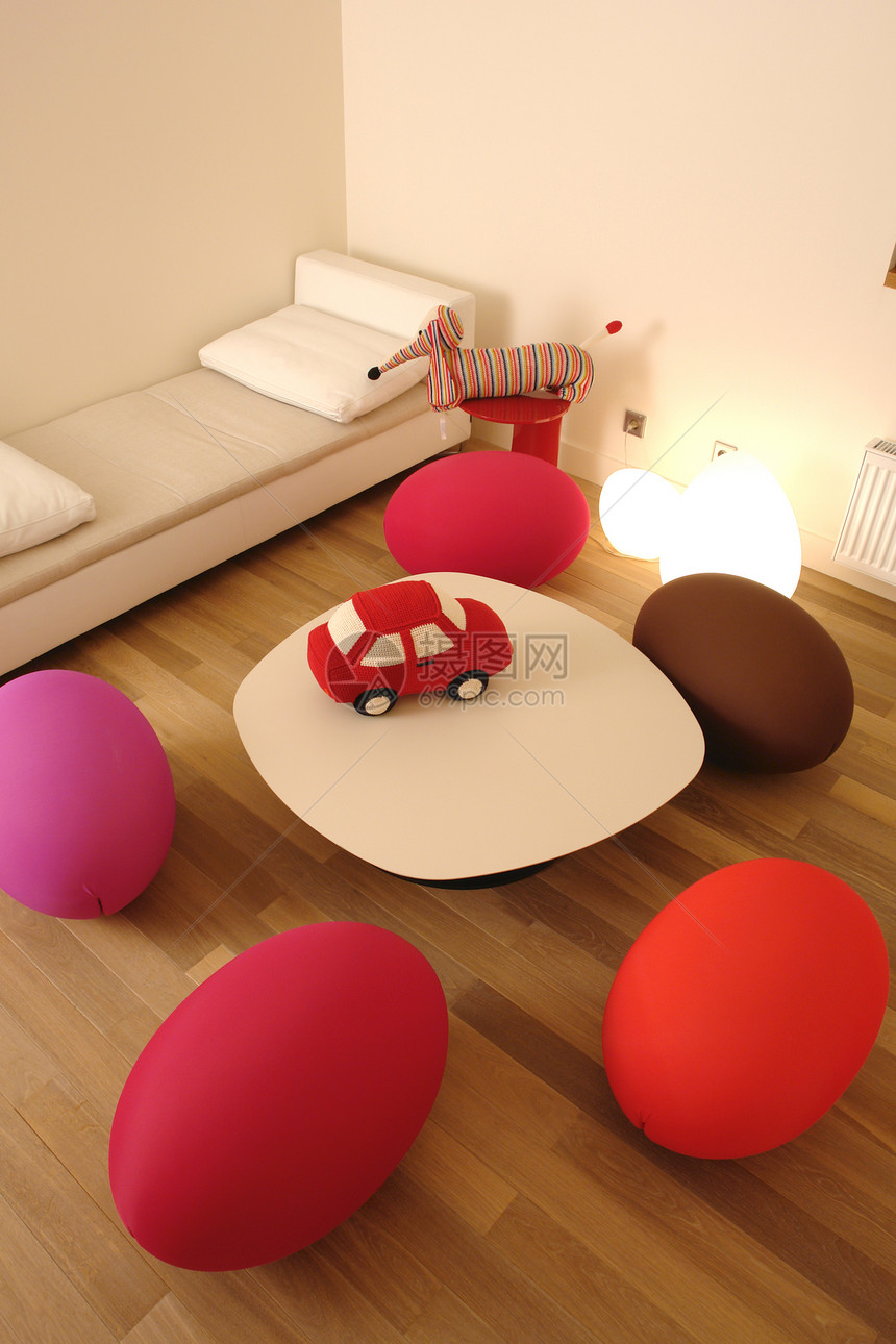 游戏室室内水坑大厅沙发装饰粉色玩具木头白色风格桌子图片
