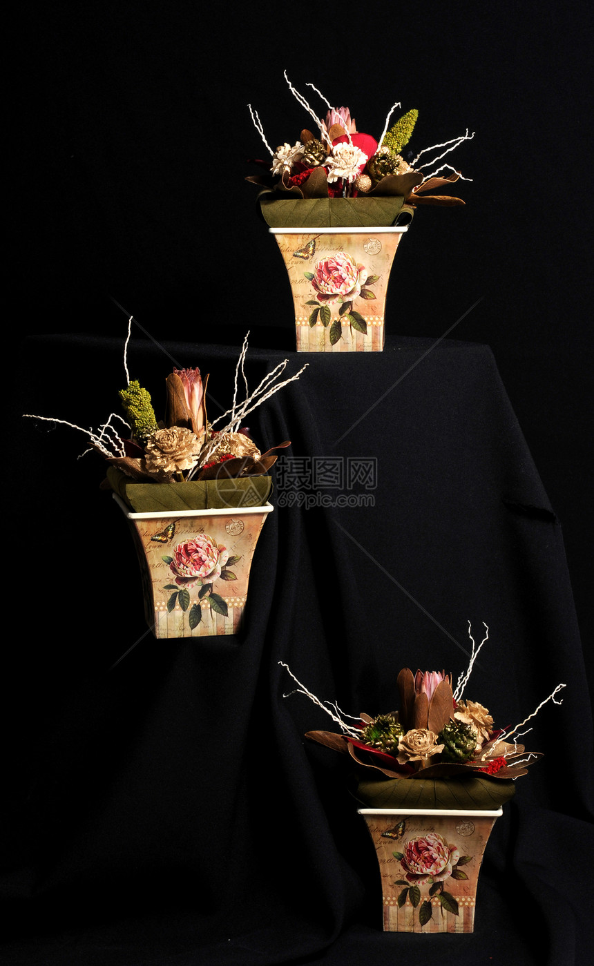 鲜花安排念日中心花束花店展示黑色装饰品慰问婚礼店铺图片