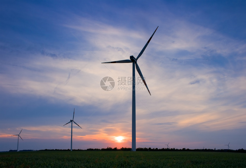 日落时风涡轮机涡轮风车村庄农村天空发电活力风力生态环境图片