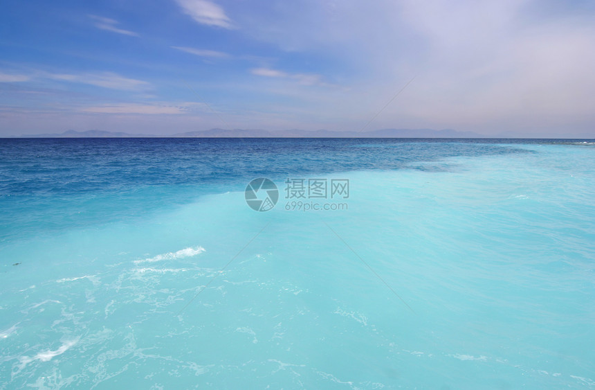 海蓝色波浪地平线天空海景图片