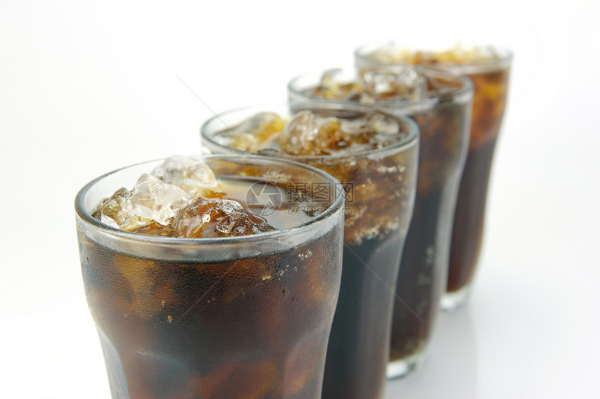 冷可口可乐混合器冷饮汽水冰块搅拌机苏打玻璃立方体饮料派对图片