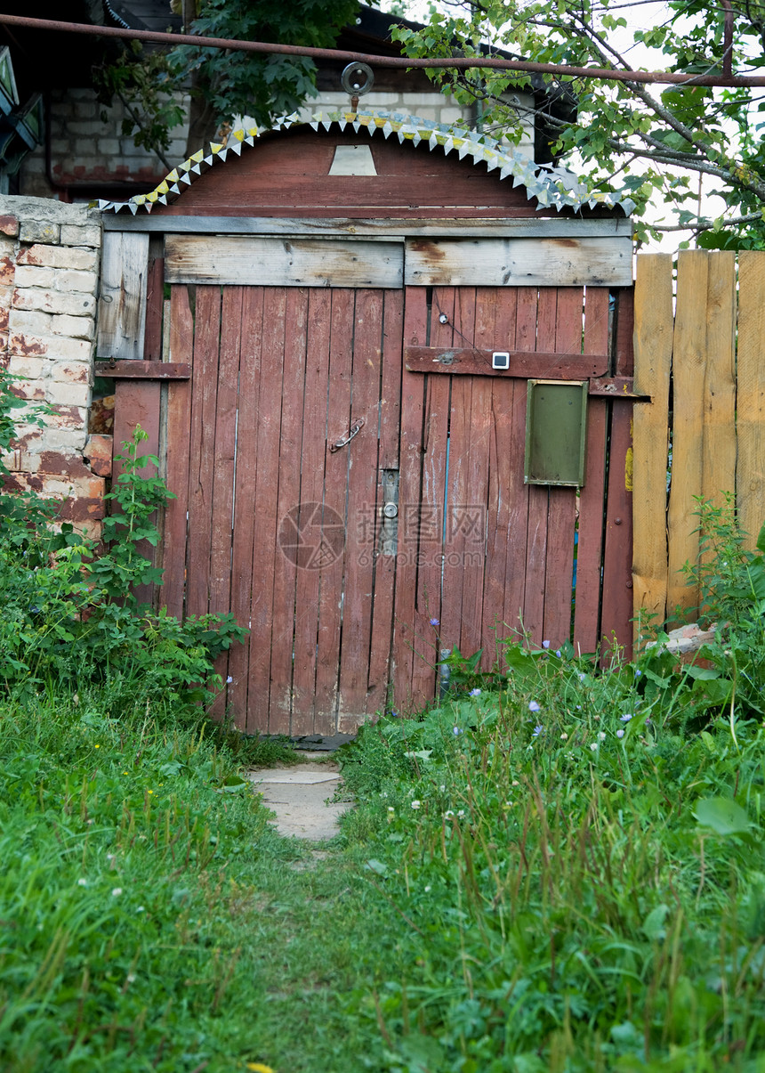 木制门出口木头入口风格植物金属装饰绿色古董花园图片