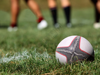橄榄球玩家足球游戏绿色黑色白色场地背景图片