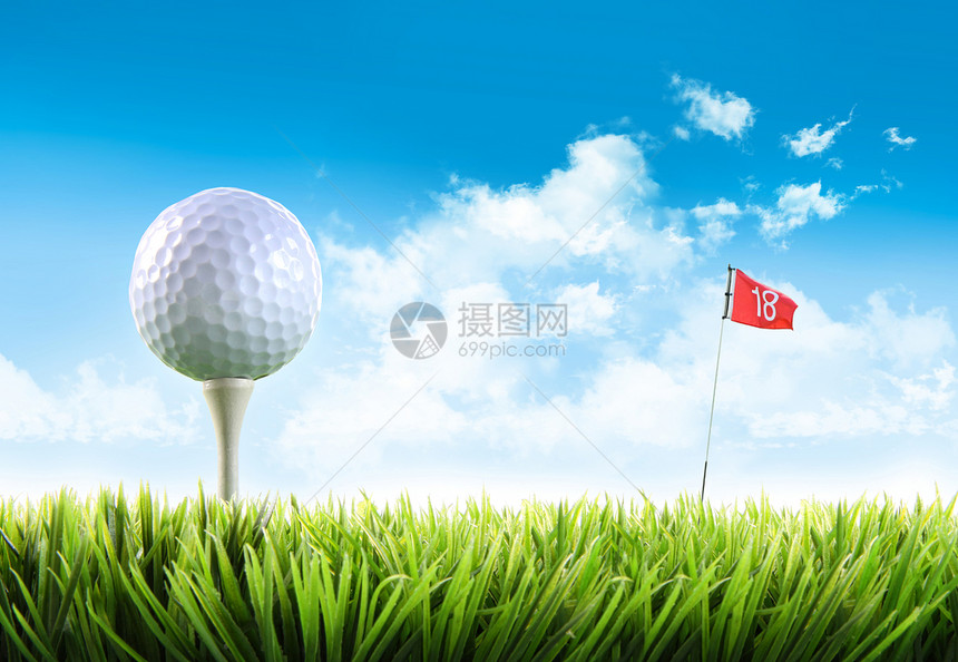 高尔夫球在草地上运动假期驾驶推杆标准杆天空球座娱乐竞赛爱好图片