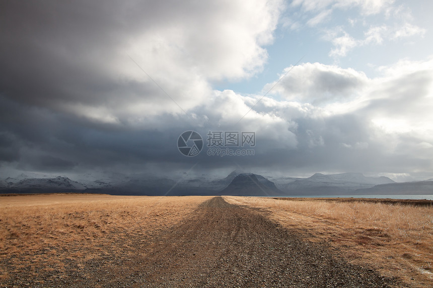 碎石路碎石农村阳光乡村风景天空地平线蓝色草原草地图片