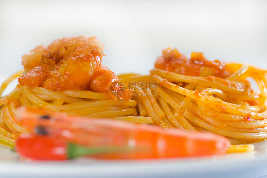 意大利面和辣虾减肥晚餐盘子服务食谱午餐餐厅胡椒食物烹饪图片