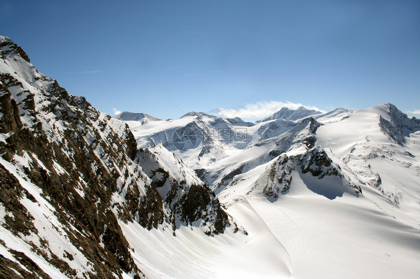 阿尔卑山景观岩层寒冷全景日光山脉看法高山地理滑雪场蓝天图片