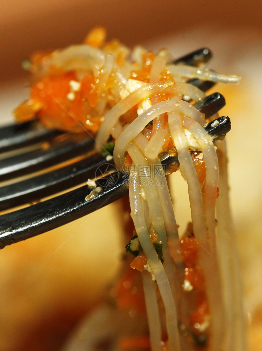 带叉子的chichen面食男人面条太阳胡椒香料饮食美食白色原产地炙烤图片