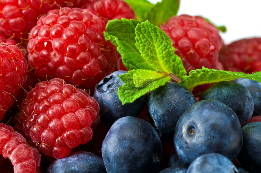 蓝莓和有薄荷叶的草莓香料美食红色团体草本粉色白色绿色蓝色水果图片