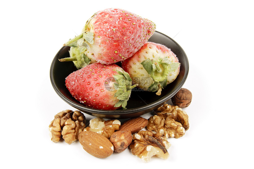 冻冻草莓和坚果绿色甜点小吃食物红色饮食水果黑色白色热带图片