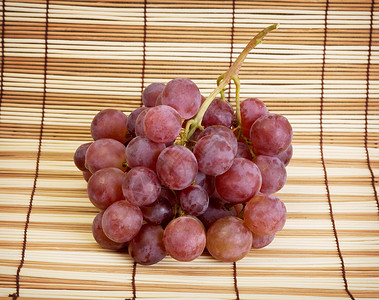 长着红熟葡萄的永生背景图片