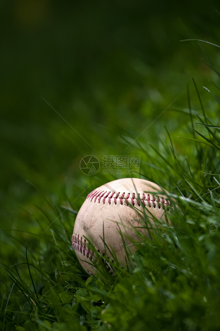 草地上的旧棒球季节竞技宏观针脚场地训练国家娱乐皮革联盟图片