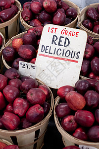 三亚第一市场出售红美味苹果背景