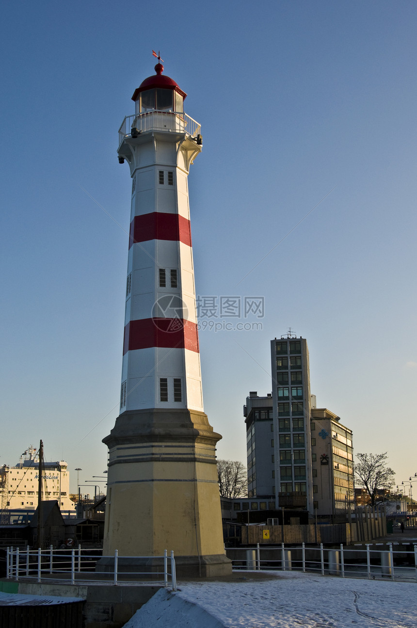 红灯塔港口蓝色红色工业建筑运输工厂天空建筑学安全图片