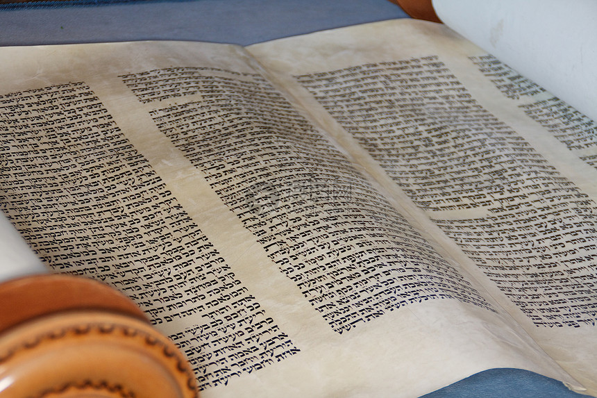 Torah 滚动曲焦点羊皮纸信仰选择性精神宗教上帝摄影文字滚动图片