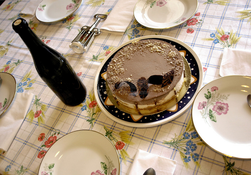 蛋糕生日商品盘子坚果食物餐具桌子庆典面包派对图片
